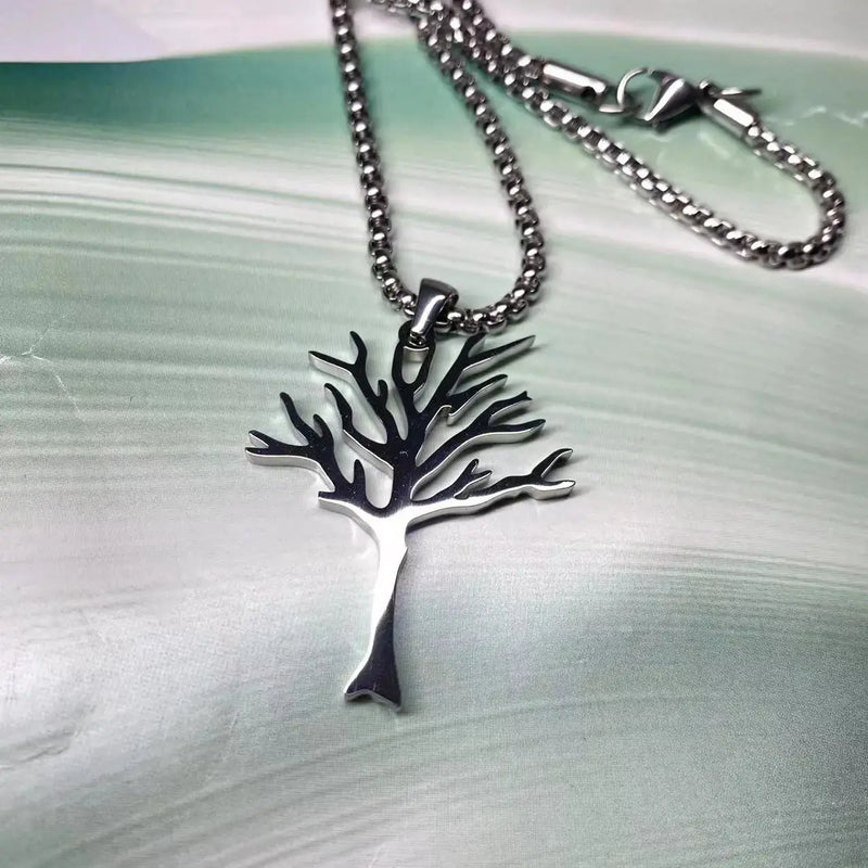 Collier d’arbre sans feuilles