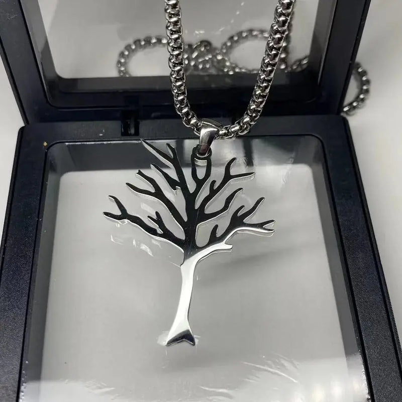 Collier d’arbre sans feuilles